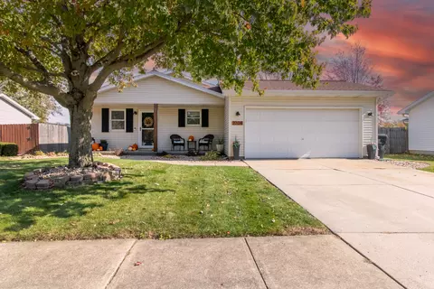 2704 Rocksbury Dr, Bloomington, IL 61705