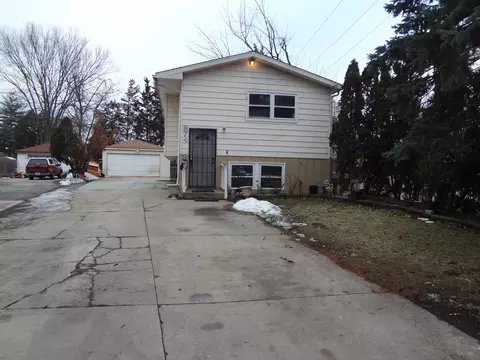 874 Parkway Ave, Elgin, IL 60120 photo 1