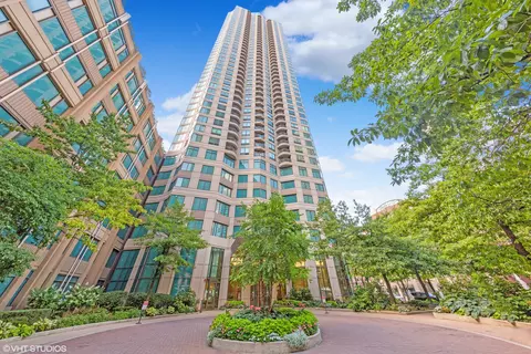 400 N Lasalle St #3907, Chicago, IL 60654