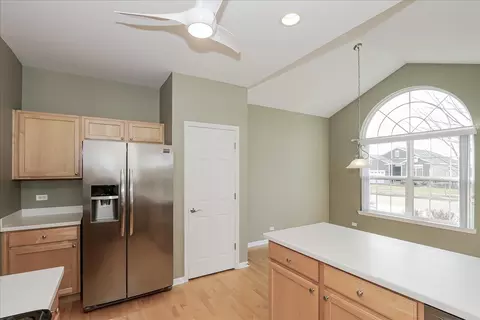 Kitchen - 881 Eineke Blvd, Algonquin, IL 60102 photo 3 of 4
