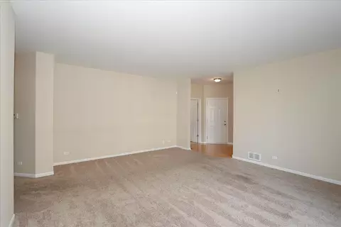 Living - 881 Eineke Blvd, Algonquin, IL 60102 photo 2 of 3