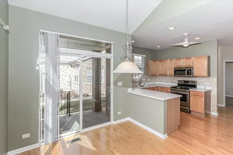 Kitchen - 881 Eineke Blvd, Algonquin, IL 60102 photo 4 of 4