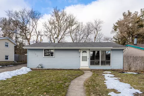 166 Sioux Ave, Carpentersville, IL 60110