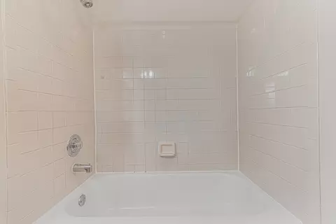 Bath - 1235 Sumac Trl, Hoffman Estates, IL 60192 photo 3 of 4