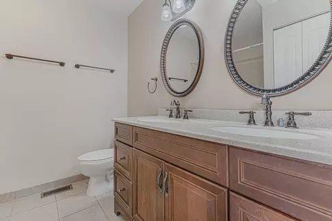 Bath - 1235 Sumac Trl, Hoffman Estates, IL 60192 photo 2 of 4