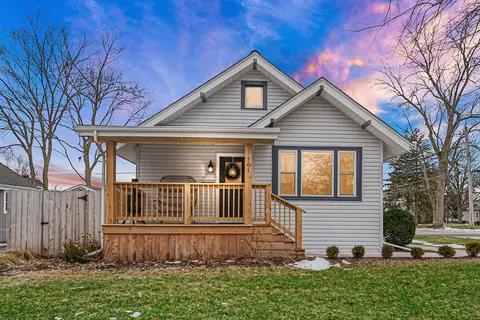 701 Monroe Ave, Saint Charles, IL 60174