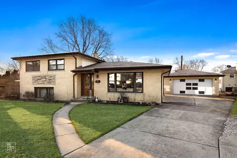 195 Michael Rd, Des Plaines, IL 60016