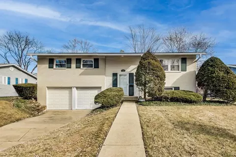 227 N Babcock Dr, Palatine, IL 60074