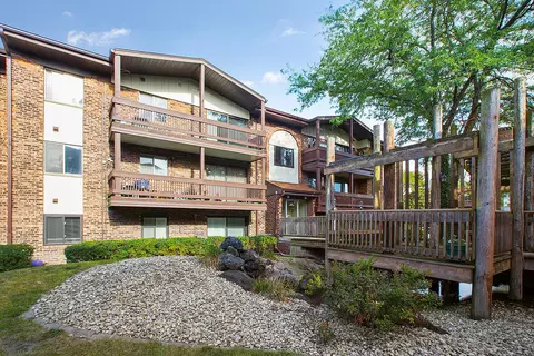14011 James Dr #610, Crestwood, IL 60445