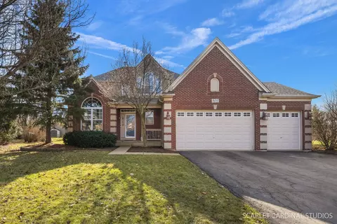 905 Price Rd, Sugar Grove, IL 60554