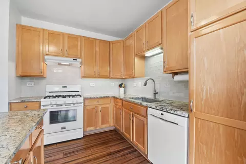 Kitchen - 1102 Horizon Dr, Bartlett, IL 60103 photo 1 of 2
