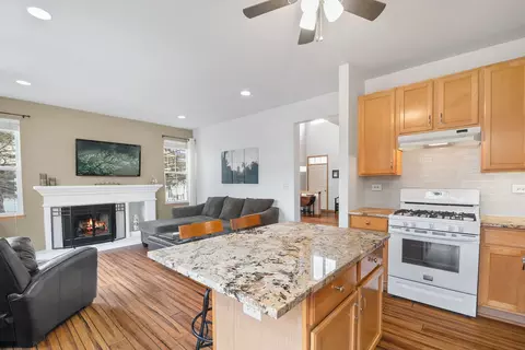 Living - 1102 Horizon Dr, Bartlett, IL 60103 photo 6 of 8