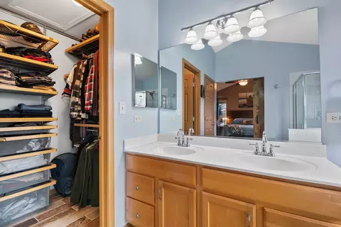 Bath - 1102 Horizon Dr, Bartlett, IL 60103 photo 3 of 4