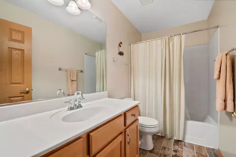 Bath - 1102 Horizon Dr, Bartlett, IL 60103 photo 4 of 4