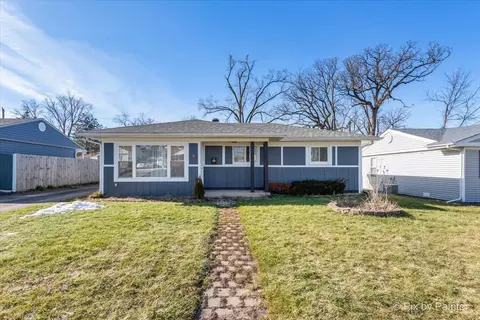 30 Ash St, Carpentersville, IL 60110