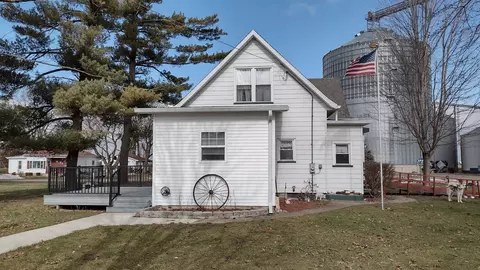 300 Main St, Leonore, IL 61332