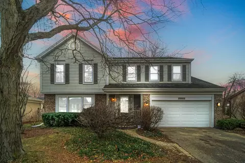 5601 Silentbrook Ln, Rolling Meadows, IL 60008 photo 2