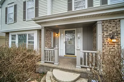 5601 Silentbrook Ln, Rolling Meadows, IL 60008 photo 4