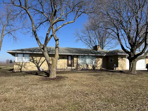 43 W690 Prairie St, Sugar Grove, IL 60554