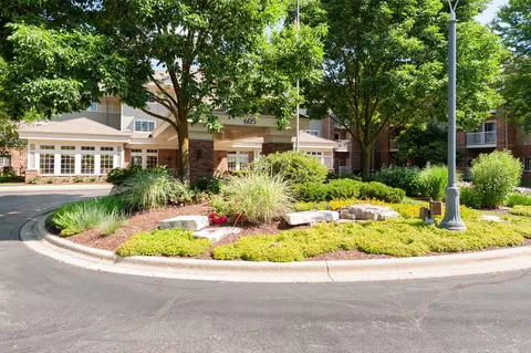 605 Barrington Ave #302, East Dundee, IL 60118