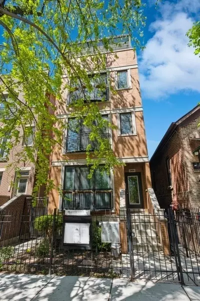 2414 W Thomas St #2, Chicago, IL 60622