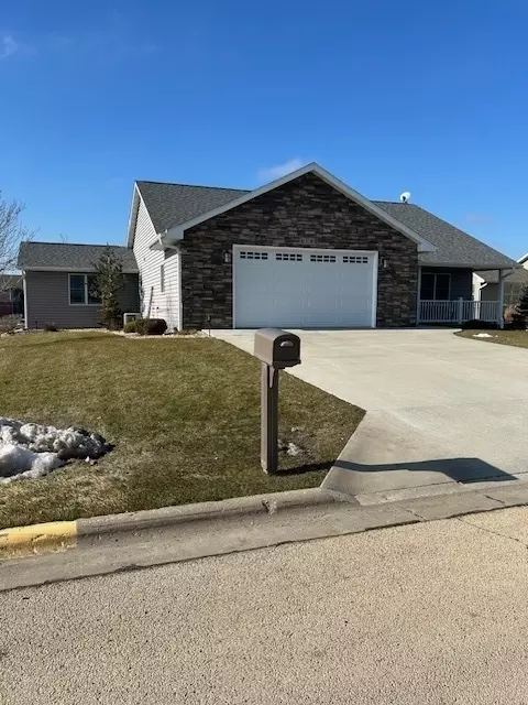 2105 Oak Grove Ave, Sterling, IL 61081