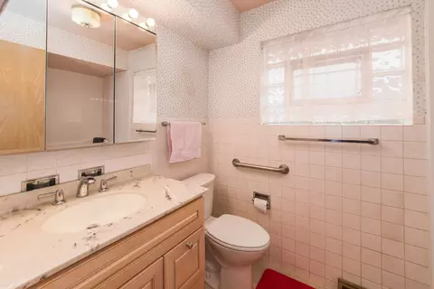8150 N Root Ct, Niles, IL 60714 photo 9