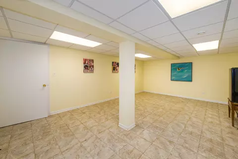 8150 N Root Ct, Niles, IL 60714 photo 14