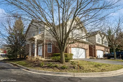 355 W Pointe Dr, Vernon Hills, IL 60061
