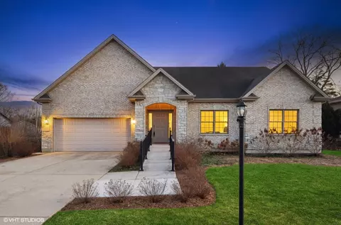 31 E 13th Pl, Lombard, IL 60148