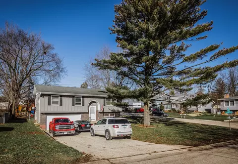 107 Fir St, Lake In The Hills, IL 60156