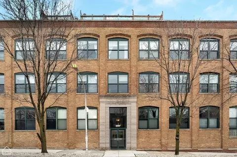 3201 N Ravenswood Ave #207, Chicago, IL 60657