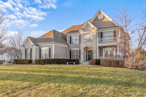 905 Lyons Ridge Dr, Cary, IL 60013
