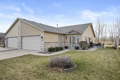 8742 Pierce St, Merrillville, IN 46410