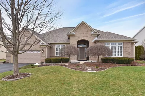 882 Stratford Dr, North Aurora, IL 60542