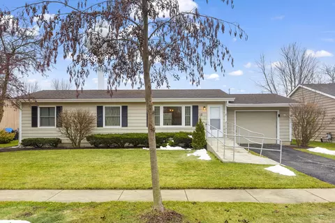 12 Quail Run, Lake In The Hills, IL 60156