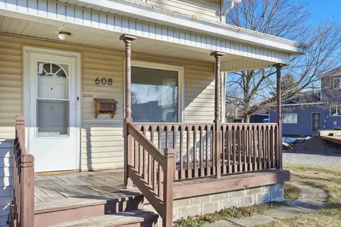 Exterior - 608 E Washington St, Champaign, IL 61820 photo 3 of 4