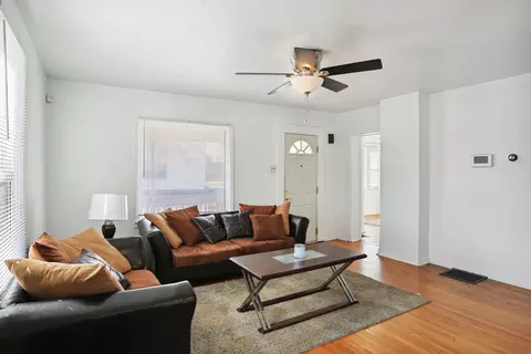 Living - 608 E Washington St, Champaign, IL 61820 photo 1 of 3