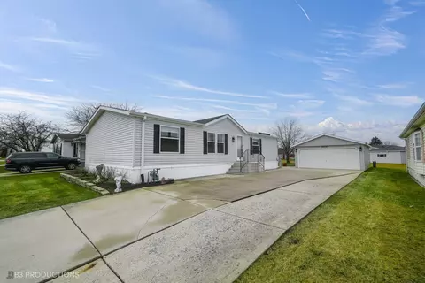 22722 S Butler Ln, Frankfort, IL 60423