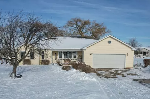 2737 N 35th Rd, Seneca, IL 61360