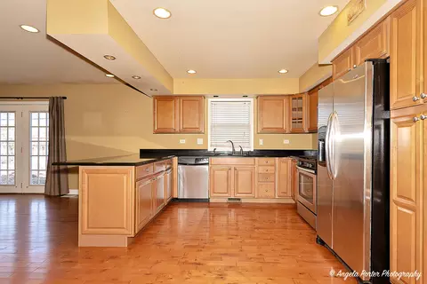 Kitchen - 110 Bay Rd, Mchenry, IL 60051 photo 4 of 7