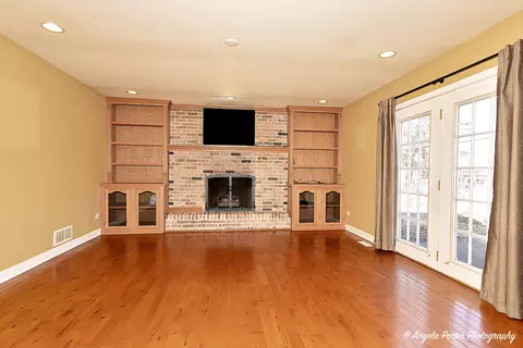 Living - 110 Bay Rd, Mchenry, IL 60051 photo 3 of 3