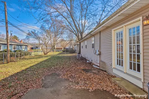 Exterior - 110 Bay Rd, Mchenry, IL 60051 photo 5 of 5