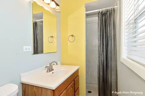 Bath - 110 Bay Rd, Mchenry, IL 60051 photo 1 of 2