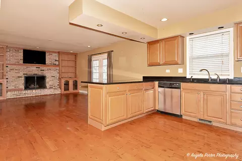 Kitchen - 110 Bay Rd, Mchenry, IL 60051 photo 5 of 7