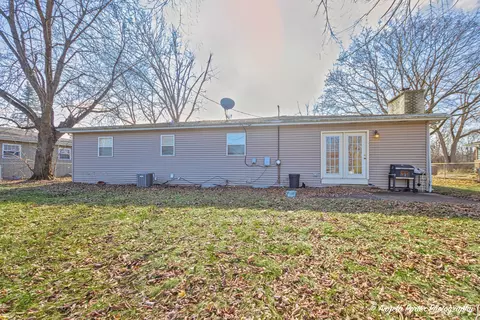 Exterior - 110 Bay Rd, Mchenry, IL 60051 photo 2 of 5