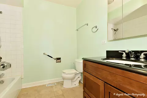 Bath - 110 Bay Rd, Mchenry, IL 60051 photo 2 of 2