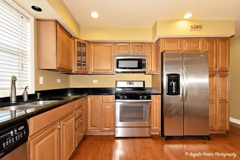 Kitchen - 110 Bay Rd, Mchenry, IL 60051 photo 3 of 7