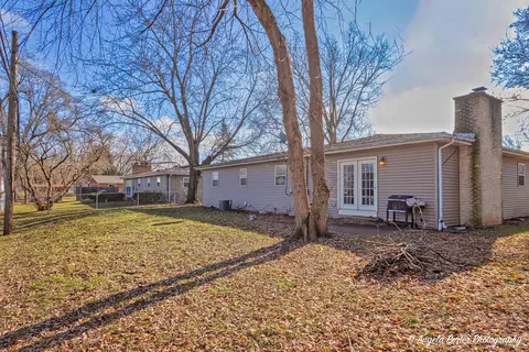 Exterior - 110 Bay Rd, Mchenry, IL 60051 photo 4 of 5