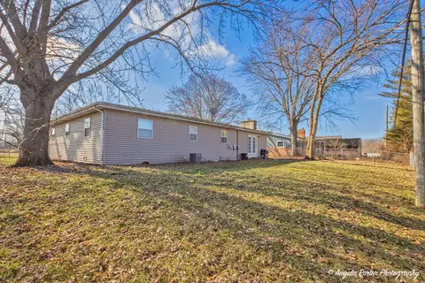 Exterior - 110 Bay Rd, Mchenry, IL 60051 photo 3 of 5